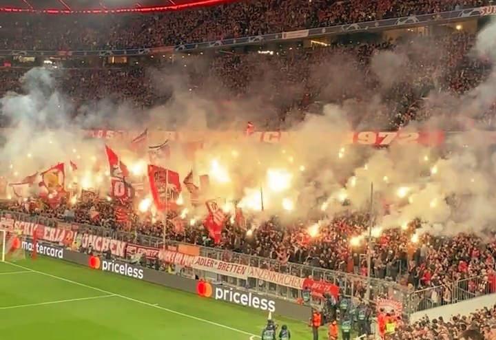 因球迷在多場(chǎng)比賽違規(guī)燃放煙火，拜仁被德國(guó)足協(xié)罰款超過(guò)10萬(wàn)歐