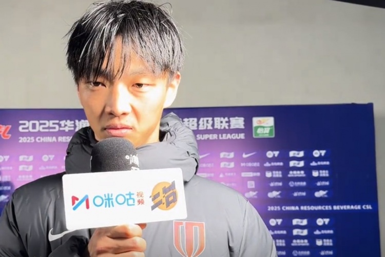 楊明洋：自己第一場(chǎng)表現(xiàn)還可以，訓(xùn)練中的技戰(zhàn)術(shù)基本上踢出來了