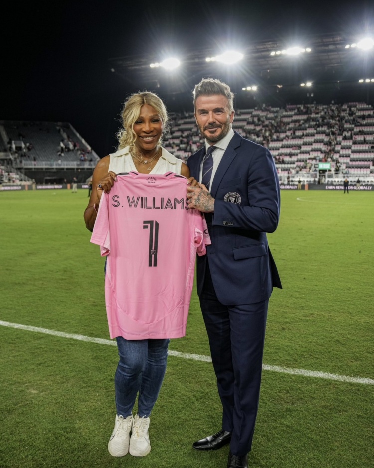 小威現(xiàn)場(chǎng)觀看邁阿密國(guó)際美職聯(lián)揭幕戰(zhàn)，獲貝克漢姆贈(zèng)送紀(jì)念球衣