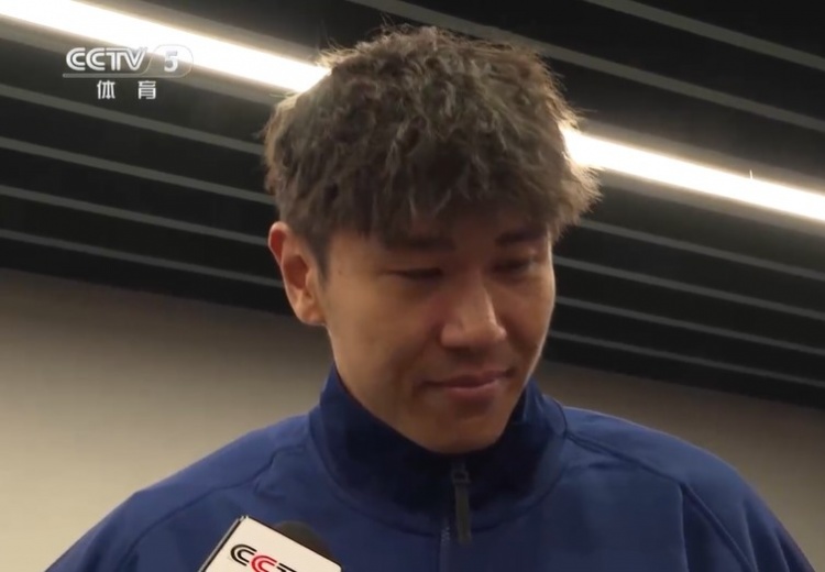 鐵漢柔情！三鎮(zhèn)球員劉奕鳴探望患病小球迷時哽咽