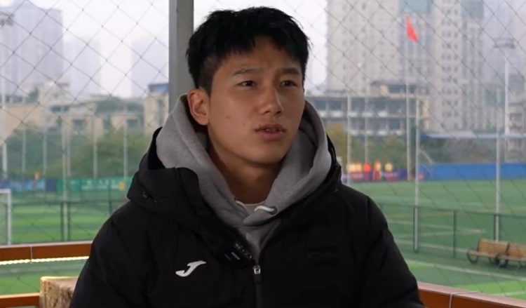 向余望：球隊逆境時我會想到C羅怎么做，就會感覺非常有勁