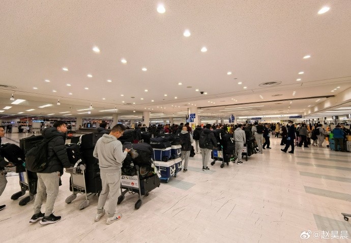 對(duì)陣橫濱！海港新聞官：海港全隊(duì)已經(jīng)在今日傍晚18點(diǎn)順利飛抵日本