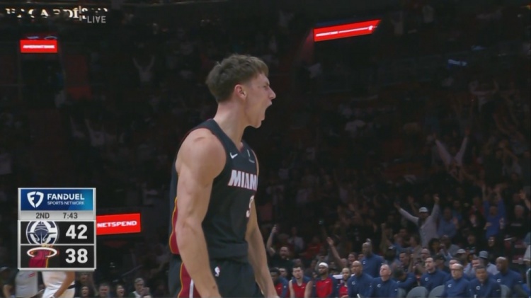 拼命三郎！拉松3次倒地?fù)鋼?終于搶到球權(quán)還助攻羅齊爾進(jìn)三分