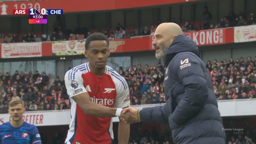 還聊上了？補時最后階段廷伯與馬雷斯卡在邊線交談，并友好握手