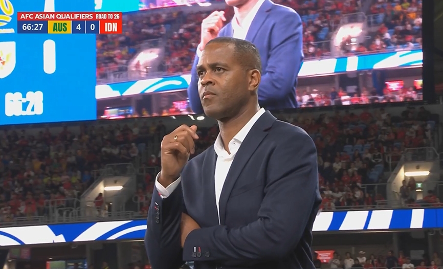 作何感想？印尼61分鐘4球落后，新帥克魯伊維特場(chǎng)邊沉思