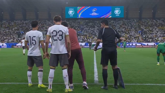 國(guó)足半場(chǎng)換人：拜合拉木、楊澤翔登場(chǎng)，曹永競(jìng)，高準(zhǔn)翼下場(chǎng)