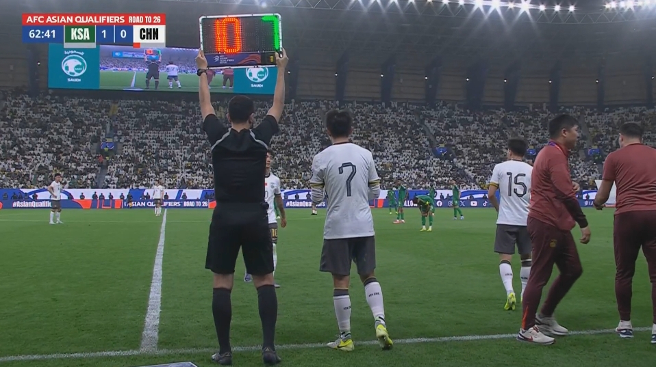 媒體人：哪怕少一人，我也覺得應該換上塞爾吉尼奧加強一下控球