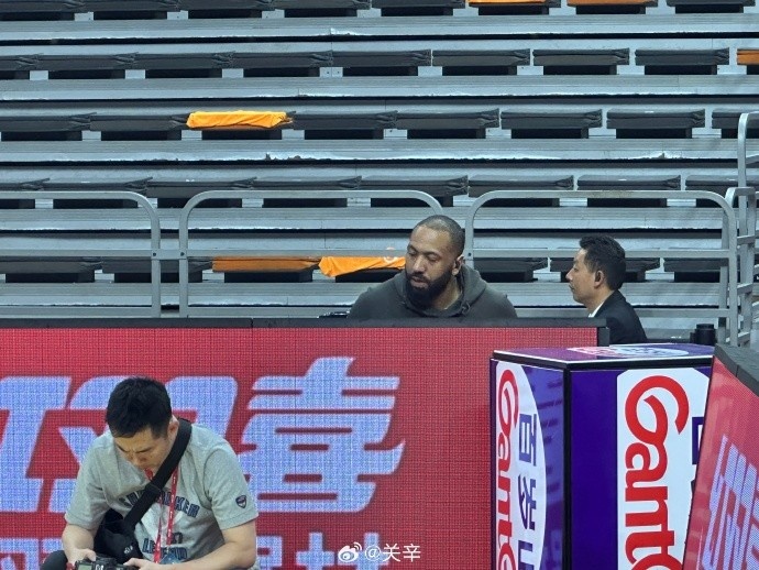 今晚不打？廣東主場迎戰(zhàn)廣廈 吉倫沃特一身便裝現身球館