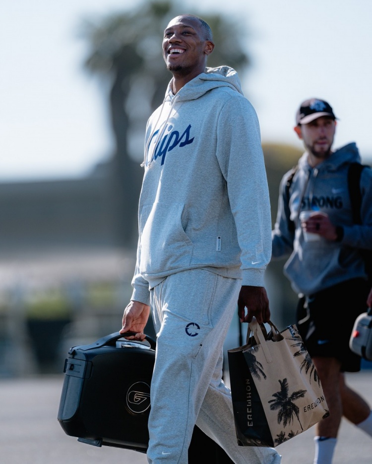 哈登隨隊出征！快船官方曬出球隊登機照：出征東部??！