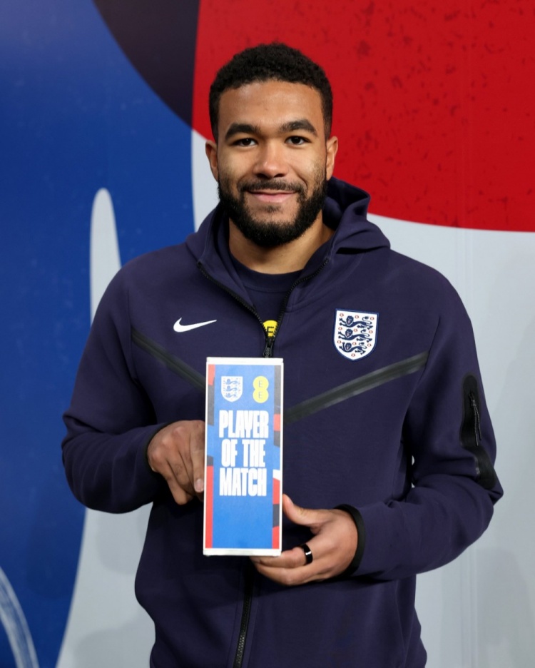 任意球破門(mén)！里斯-詹姆斯當(dāng)選本場(chǎng)英格蘭隊(duì)內(nèi)最佳球員