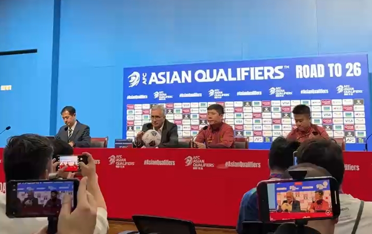 在現(xiàn)場(chǎng)|伊萬：有六成國(guó)腳在俱樂部無穩(wěn)定出場(chǎng)，踢日韓沙滿意過程