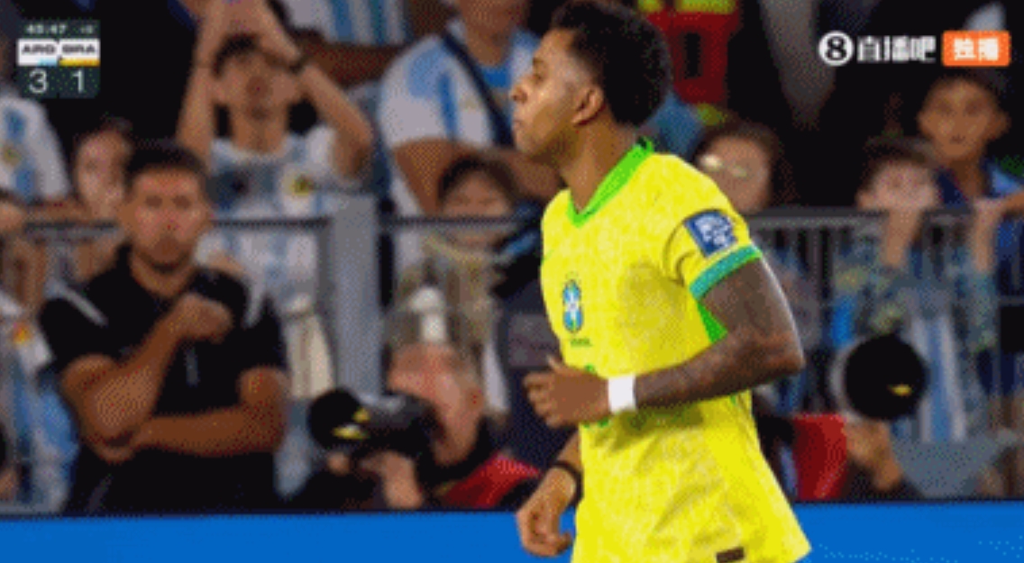 半場(chǎng)被換下！羅德里戈比賽中與帕雷德斯互懟，當(dāng)前進(jìn)球荒超半年