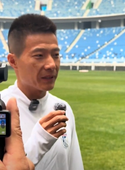 呂鵬：每個(gè)球員都希望在中超展示自己，英博今年目標(biāo)肯定是保級(jí)