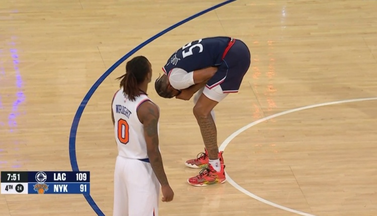 拼了！小瓊斯被打失去平衡仍拋投2+1 倒地不起緩了半天