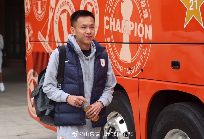 山東泰山隊啟程前往梅州，大約今晚20:00抵達(dá)下榻酒店