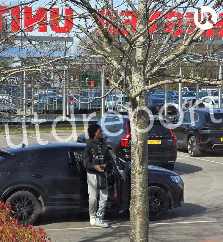 對(duì)陣萊斯特城時(shí)受傷，博主：曼聯(lián)后衛(wèi)海文左腳仍然穿著保護(hù)靴