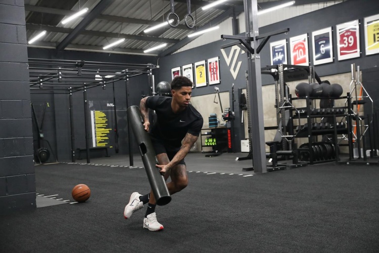 拉什福德曬訓(xùn)練照：健身房+有球訓(xùn)練，付出那1%的額外汗水