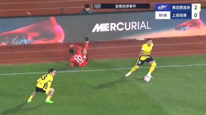 又是后場(chǎng)被斷！戴維森助攻阿齊茲破門，海港18分鐘連丟2球！