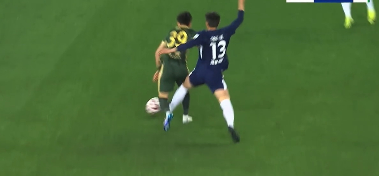 媒體人：鄭凱木真是壞，犯規(guī)有許多種他卻選擇最能害人的一種