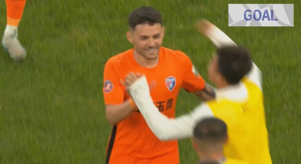 似傳似射！約尼查禁區(qū)外內(nèi)切兜射彈地破門，趙石撲救不及