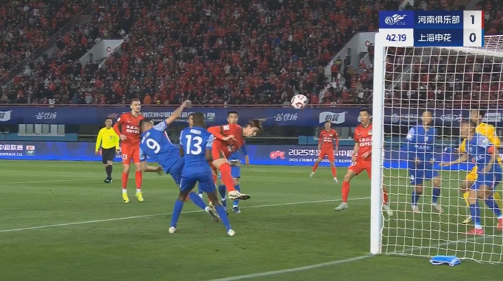 鮑亞雄出擊失誤！吳曦門線解圍+蘇牙式救險未果，邁達納頭球破門