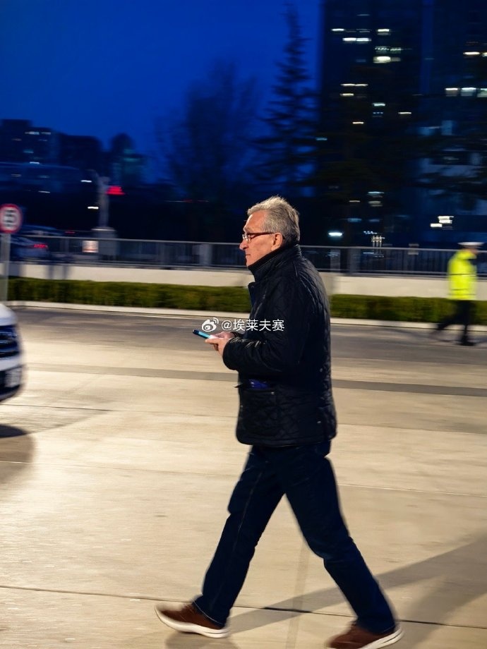 博主：國足主帥伊萬現(xiàn)場觀戰(zhàn)國安vs蓉城，兩隊均擁有多位國腳