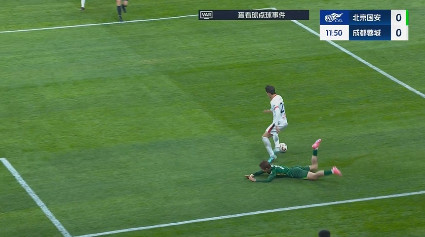 VAR介入超6分鐘！馬寧果斷判點(diǎn)&看VAR后維持原判，法比奧點(diǎn)射破門