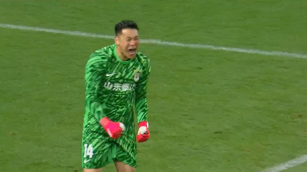 讓3追4大逆轉(zhuǎn)！王大雷聽到終場(chǎng)哨聲怒吼+揮拳慶祝 盡情釋放壓力！