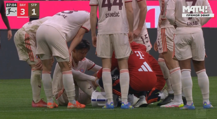 不妙啊！替補(bǔ)登場的伊藤洋輝直接傷退，拜仁用完換人名額十人應(yīng)戰(zhàn)