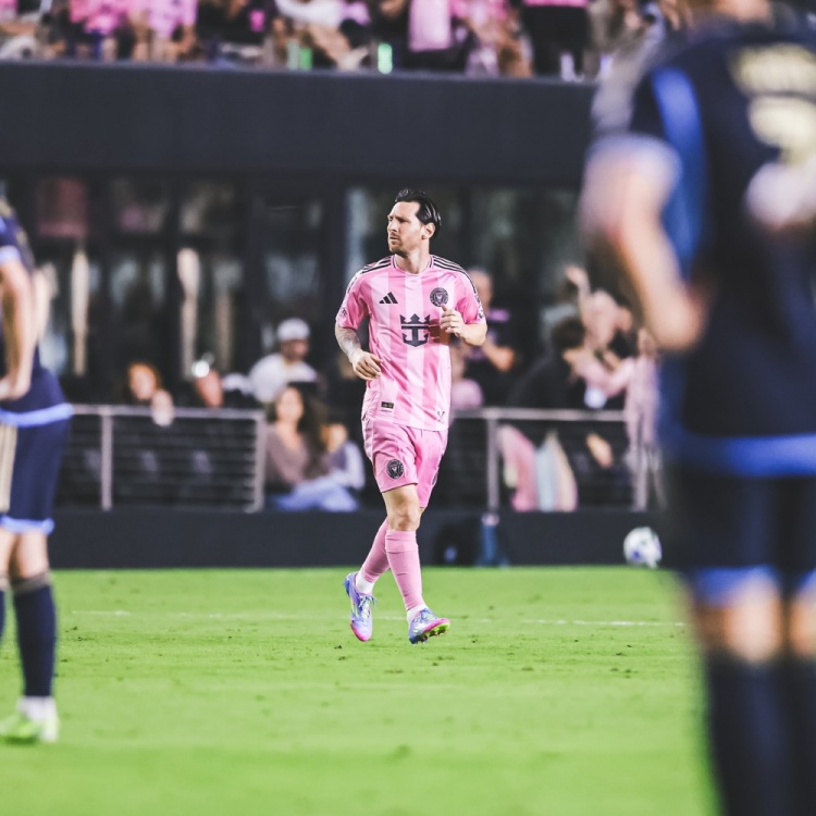 復出進球助球隊登頂東部！梅西社媒曬照慶祝勝利