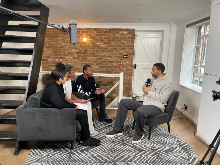 費(fèi)迪南德:裝備貴是阻擋年輕人踢球的巨大障礙 要推動二手裝備利用