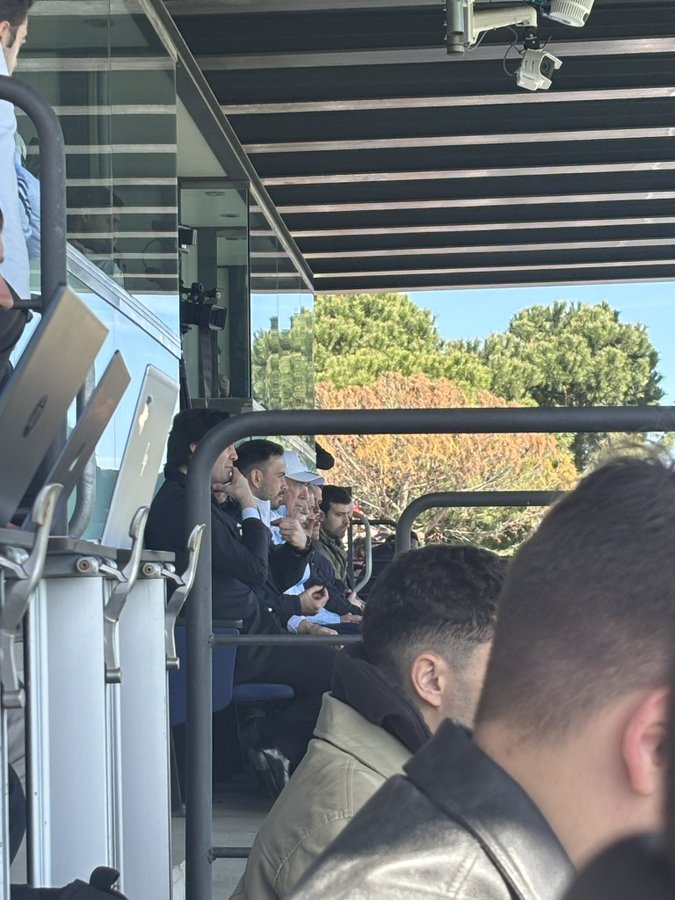 總教頭督戰(zhàn)！安切洛蒂攜皇馬教練組成員觀戰(zhàn)U19馬德里德比