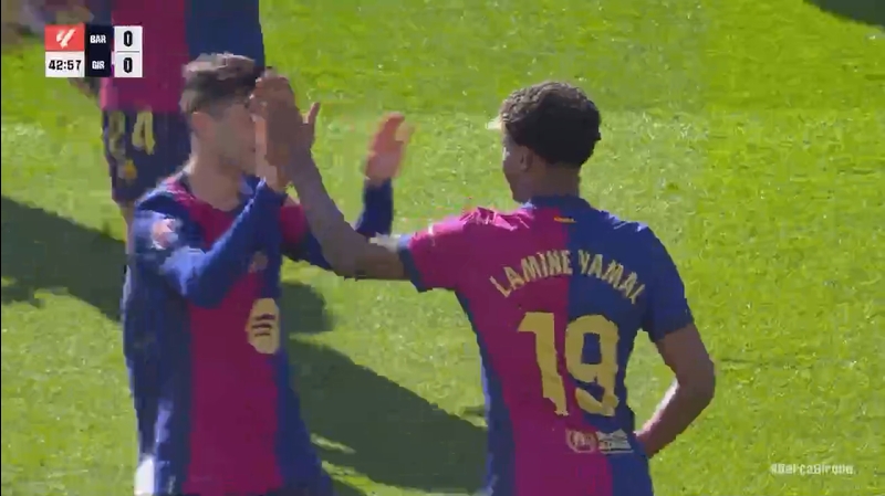 巴薩領(lǐng)先！亞馬爾任意球折射入網(wǎng)，赫羅納后衛(wèi)“手球送烏龍”