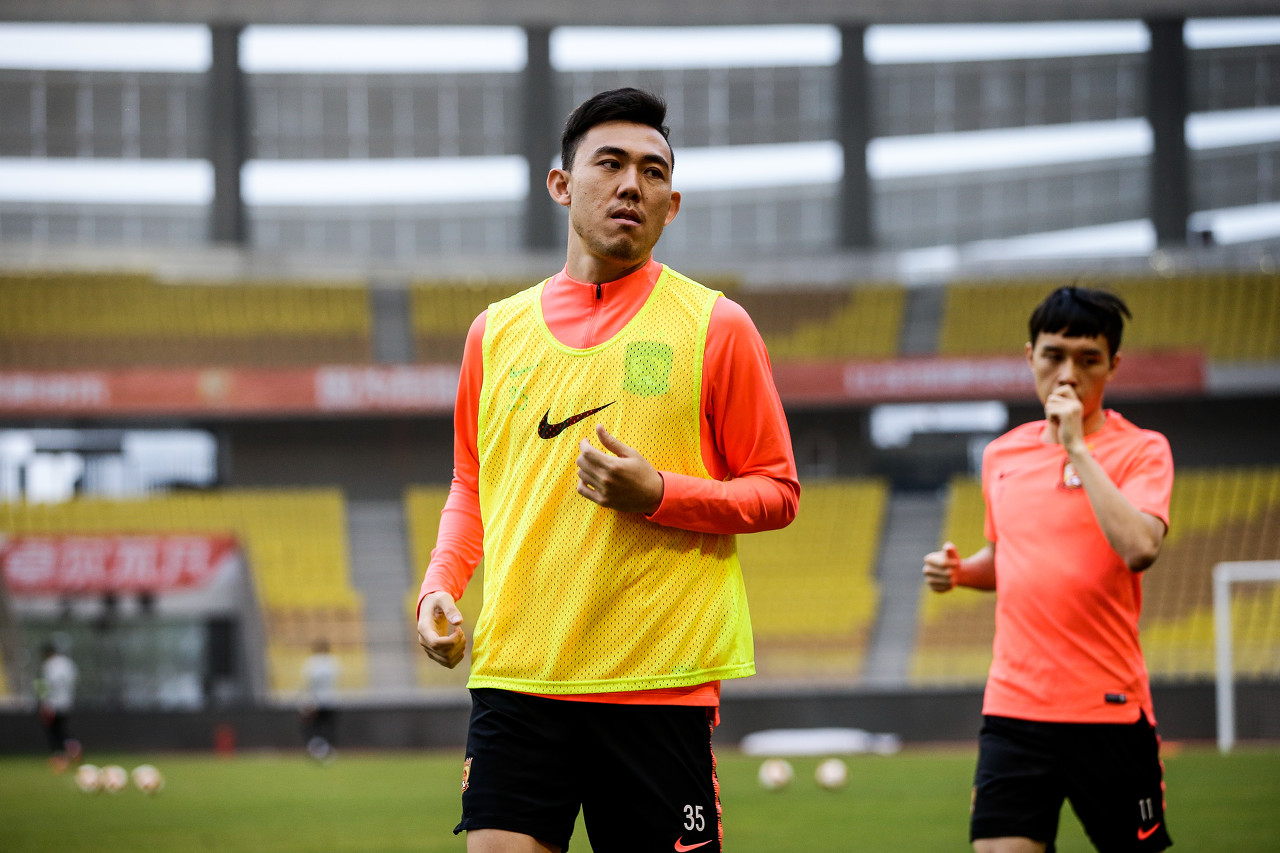 太TM快了!博主統(tǒng)計李學鵬生涯數(shù)據(jù):俱樂部305場4球,國家隊32場