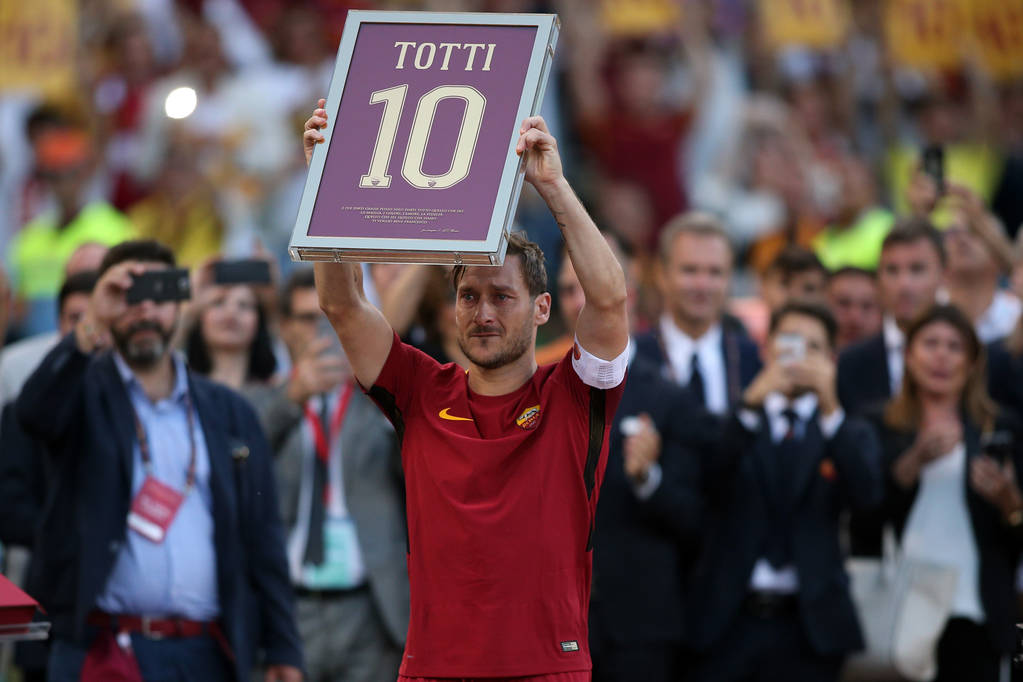 一人一城！32年前的今天托蒂上演羅馬一線隊(duì)首秀