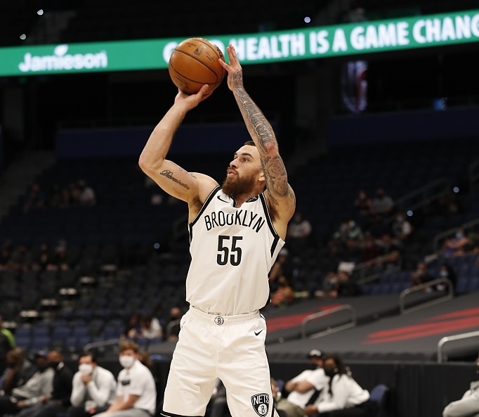 字母在70年代砍250分？邁克-詹姆斯：過去可不慣著走步&翻腕&二帶