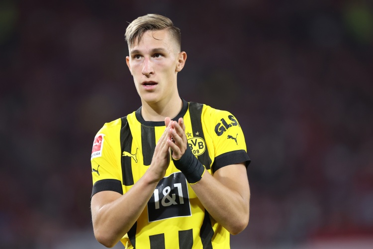 圖片報(bào)：替代馬爾基尼奧斯和金彭貝，巴黎認(rèn)真有意施洛特貝克