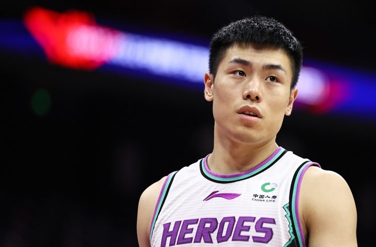 太準(zhǔn)了！劉毅半場(chǎng)6中4&3記三分拿下13分 刷新賽季新高