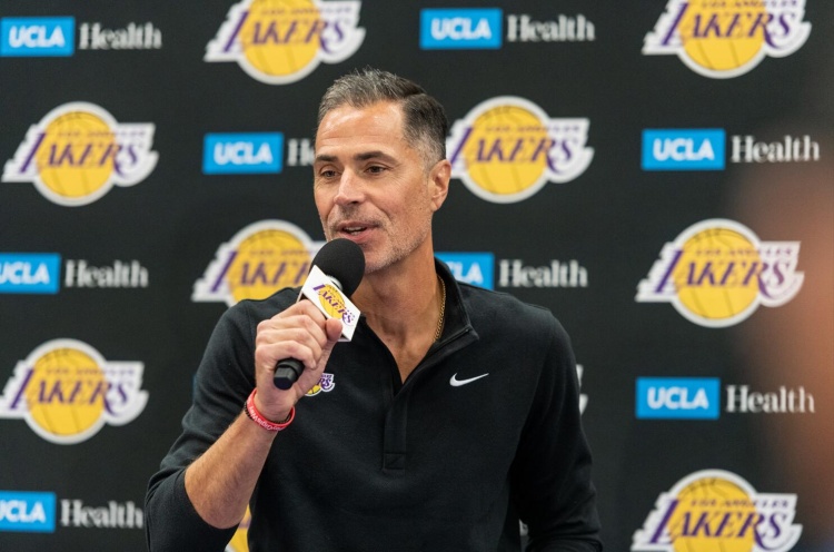 A-史密斯：最近佩林卡主動(dòng)找我聊過(guò) 他知道我支持湖人進(jìn)總決賽