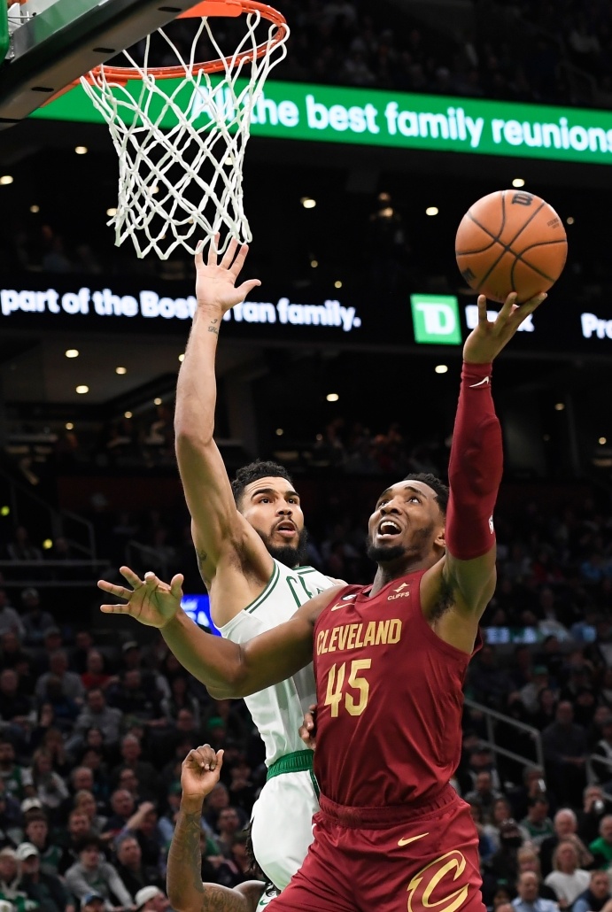 平分秋色！騎士逆轉(zhuǎn)戰(zhàn)勝綠軍 本賽季雙方交手戰(zhàn)績來到2勝2負(fù)！