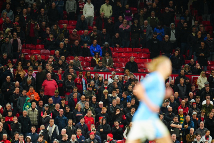 太陽(yáng)報(bào)：曼聯(lián)因球迷抵制高票價(jià)而降價(jià)，曼市德比的門(mén)票有望售罄