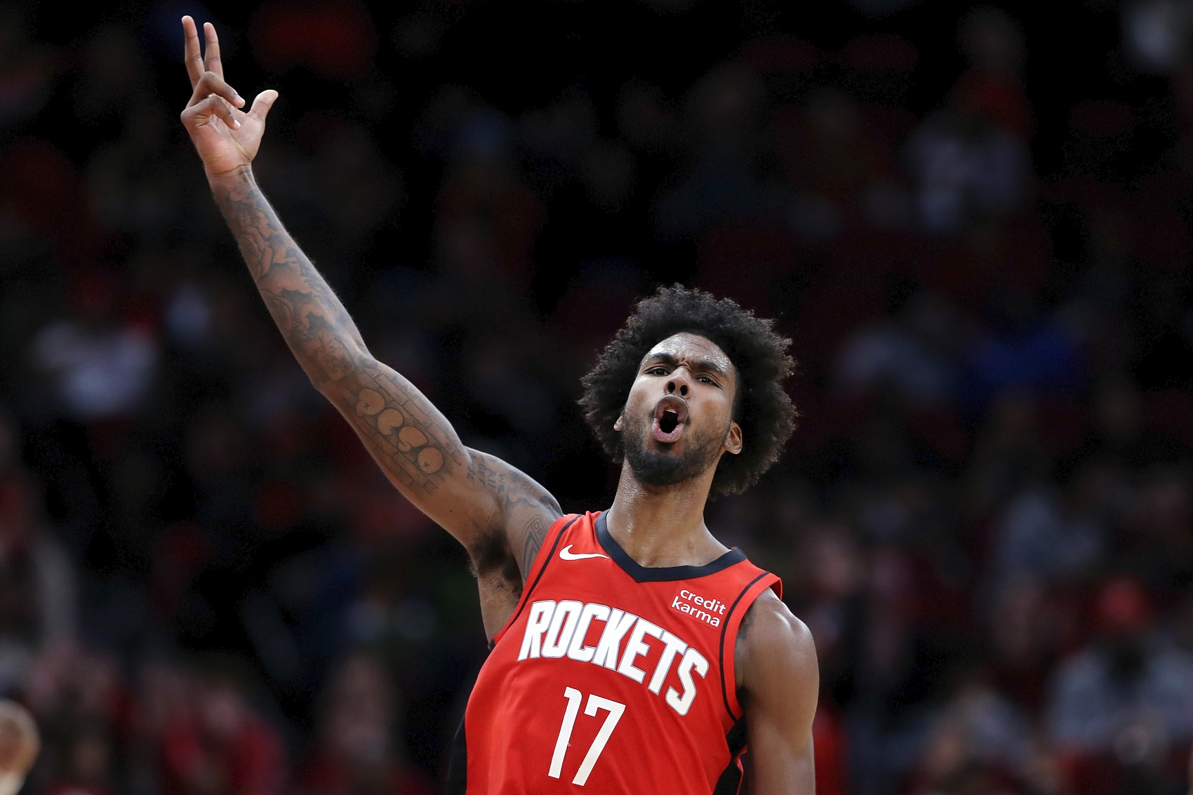 打得不錯！伊森半場6中4拿到10分2板1帽