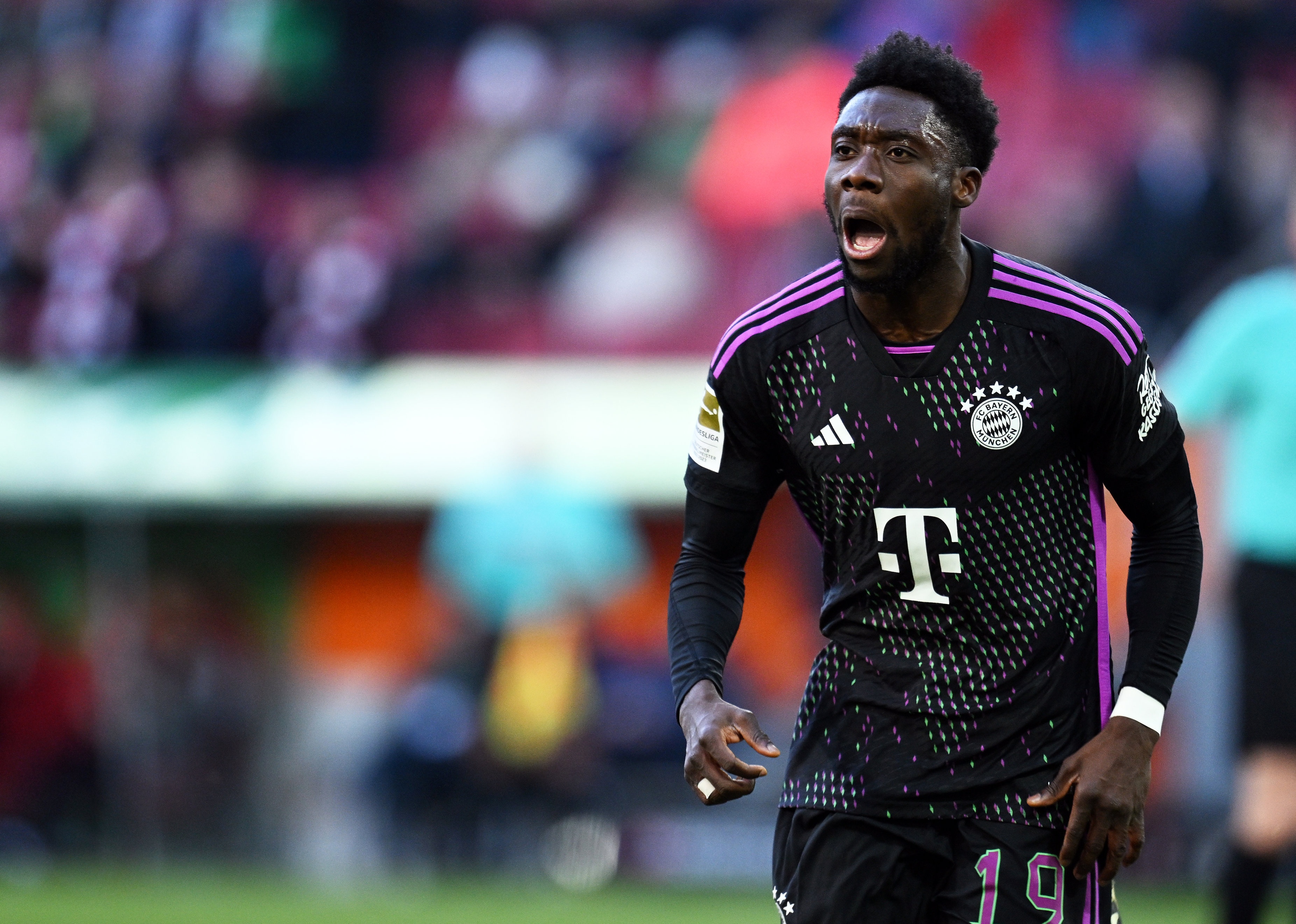 記者：拜仁預(yù)計(jì)阿方索-戴維斯缺陣七個(gè)月左右，將于十月恢復(fù)訓(xùn)練