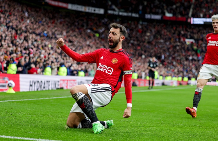 任意球直接破門！曼聯(lián)官方：B費當選2-2埃弗頓隊內最佳球員