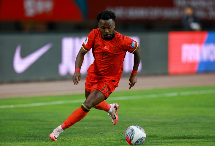 仍無下家!記者：費(fèi)南多薪水120萬歐+團(tuán)隊(duì)傭金共170萬，申花不接受