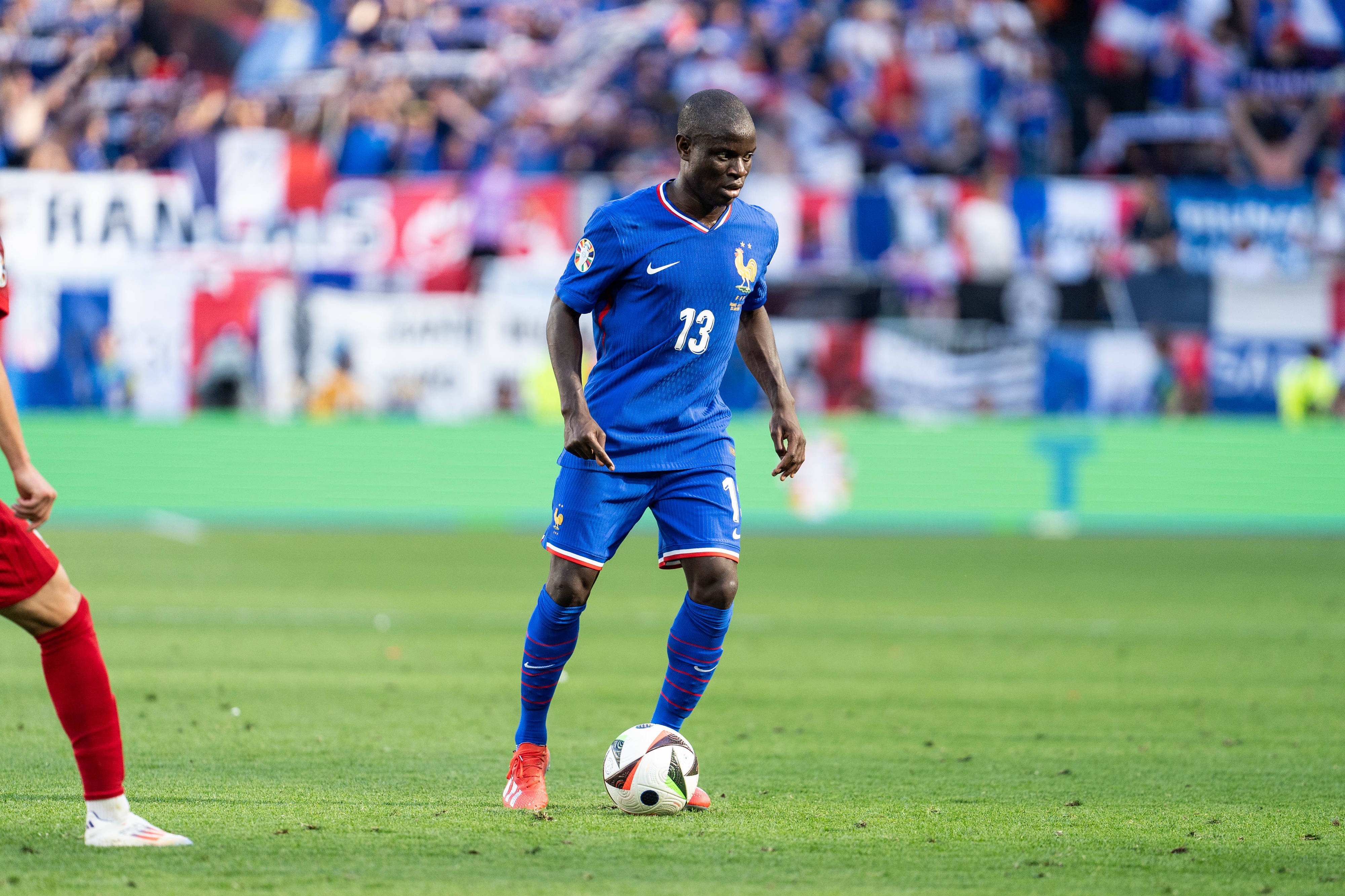 詹俊祝?？蔡兀鹤钕矚g的后腰，不僅因表現(xiàn)還因他謙遜的品格與善良