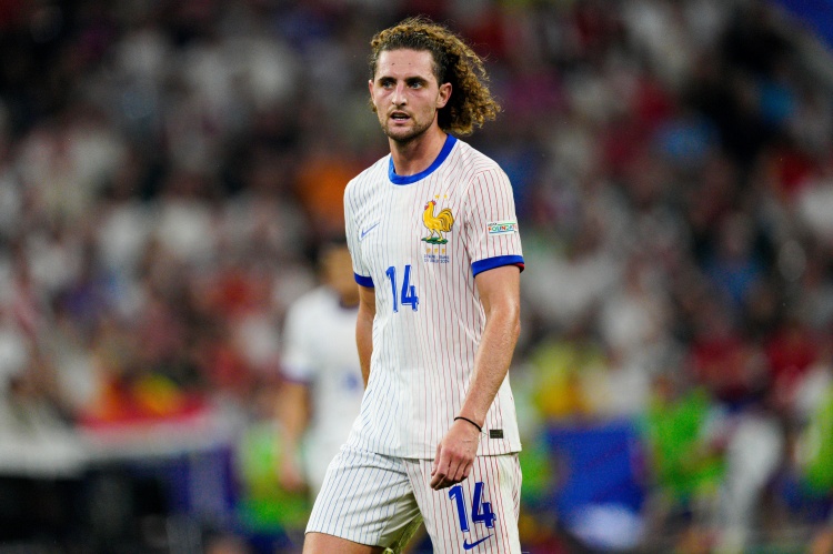 拉比奧特母親控訴巴黎：當(dāng)年父親病危巴黎不準(zhǔn)假，被侮辱讓人震驚