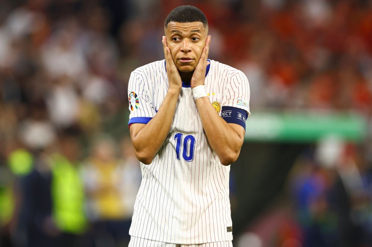 沒(méi)切大號(hào)？姆巴佩為法國(guó)出戰(zhàn)的近14場(chǎng)比賽只進(jìn)2球，還有1粒是點(diǎn)球