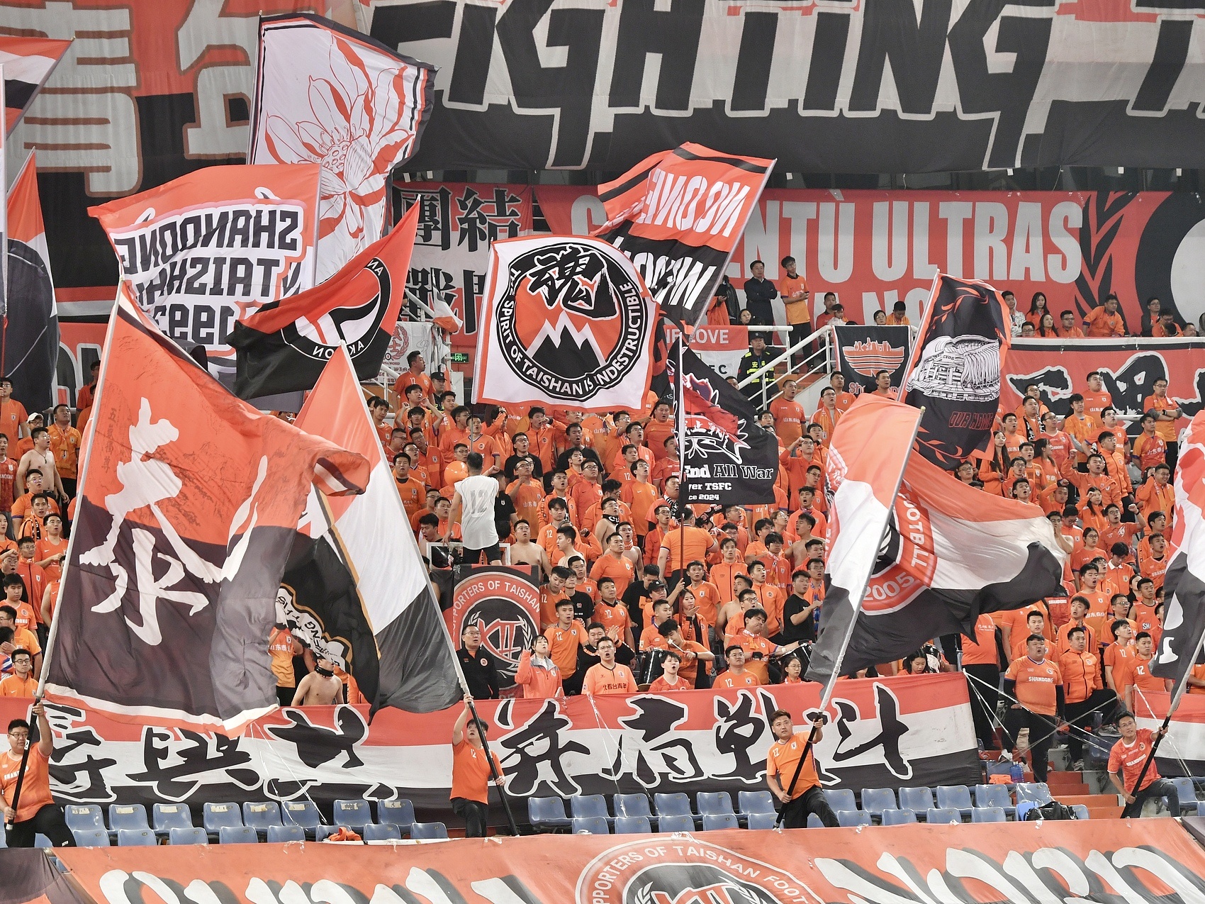 火爆！共22876名球迷現(xiàn)場觀戰(zhàn)山東泰山vs河南隊(duì)