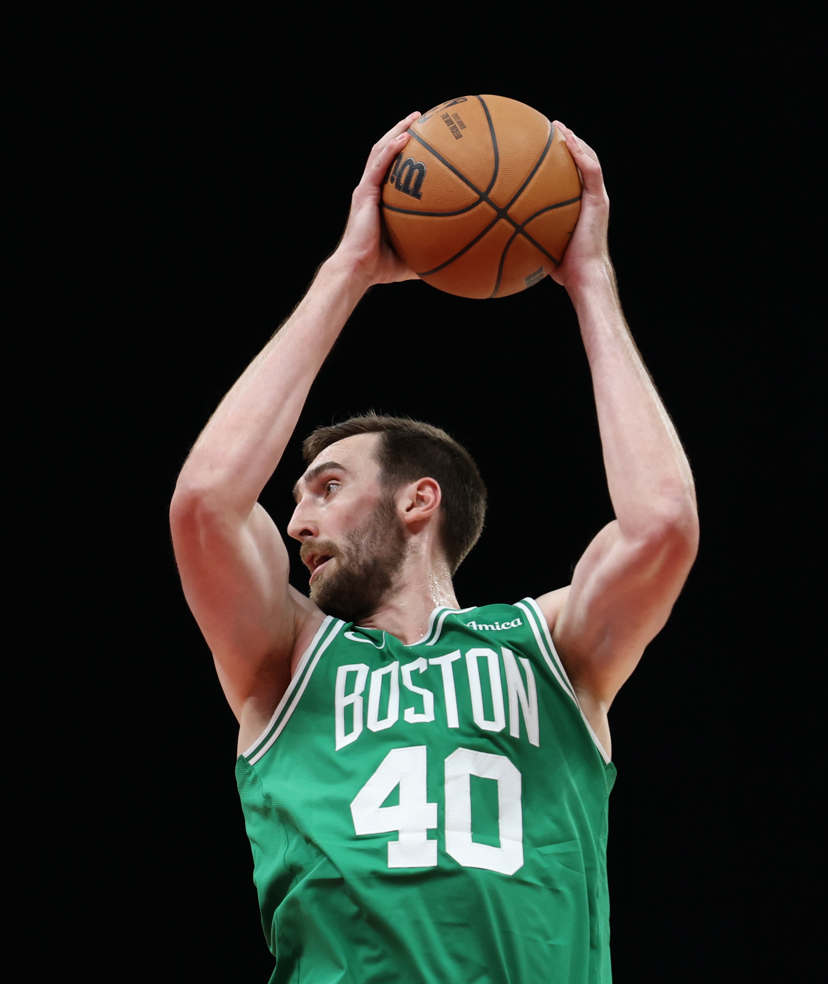 擎天白玉柱！科內(nèi)特10中7拿到15分16板4助 正負值+21全場最高